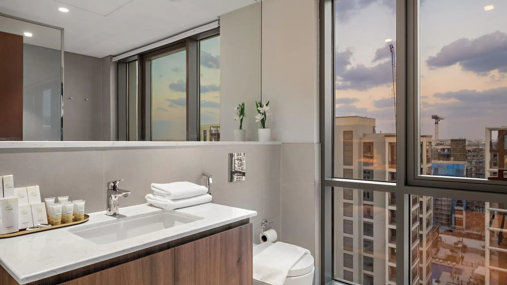 Deluxe 2Br In Creek Harbour With Private Beach Access Apartment Dubai United Arab Emirates